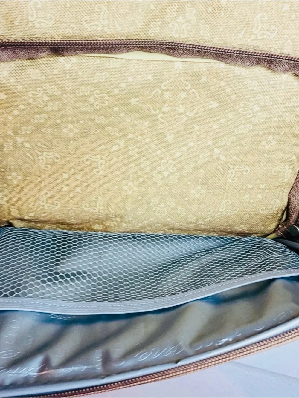 Patterned brown lined lunch purse with ice pack